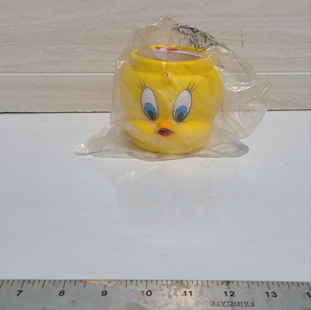 Vintage 1994 KFC Looney Tunes 3D Mugs Warner Brothers Tweety Bird NEW